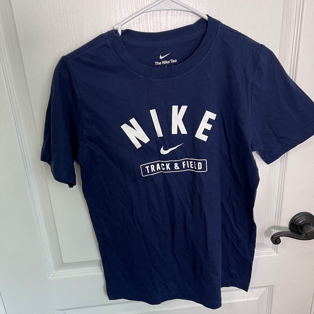 Nike Mens Track & Field Graphic T-Shirt Navy Blue Core SS Tee B11377 Large NWT